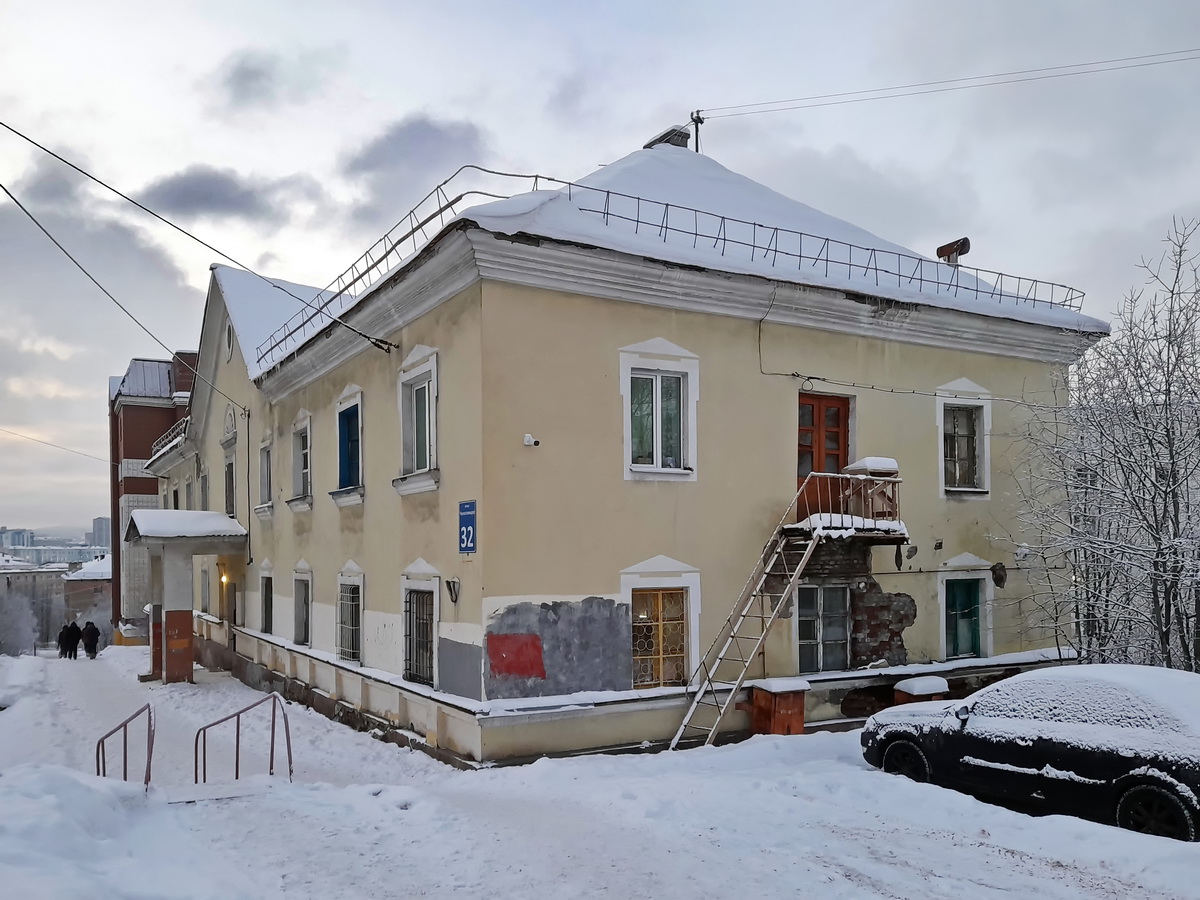 Мурманск, Улица Челюскинцев, 32