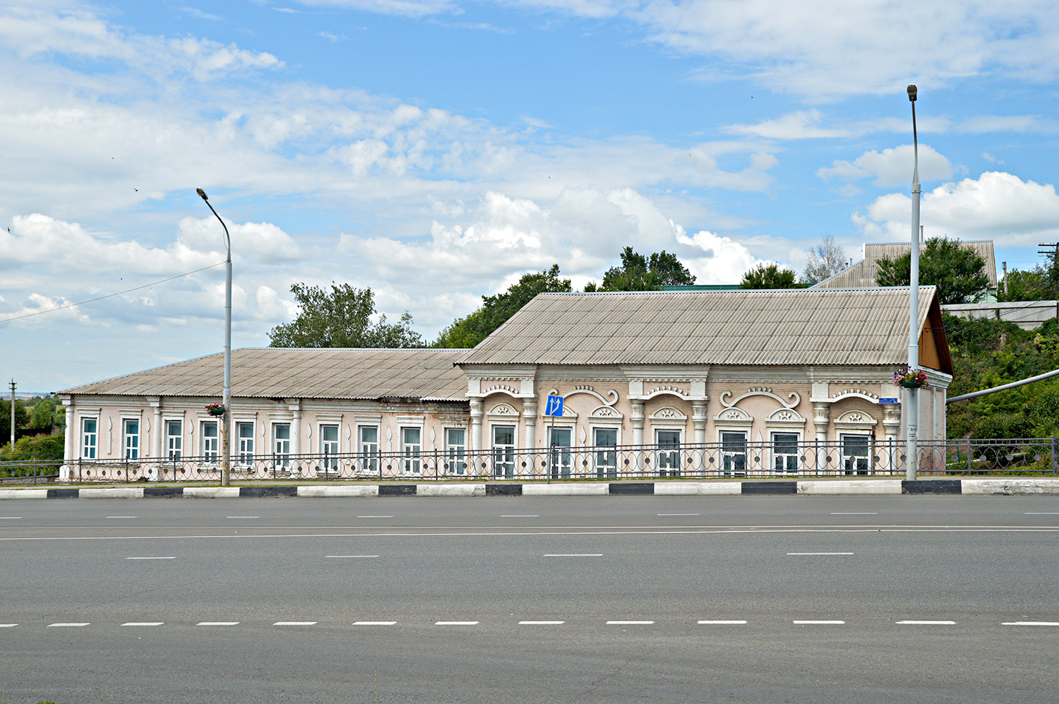 Старый Оскол, Комсомольская улица, 33/36