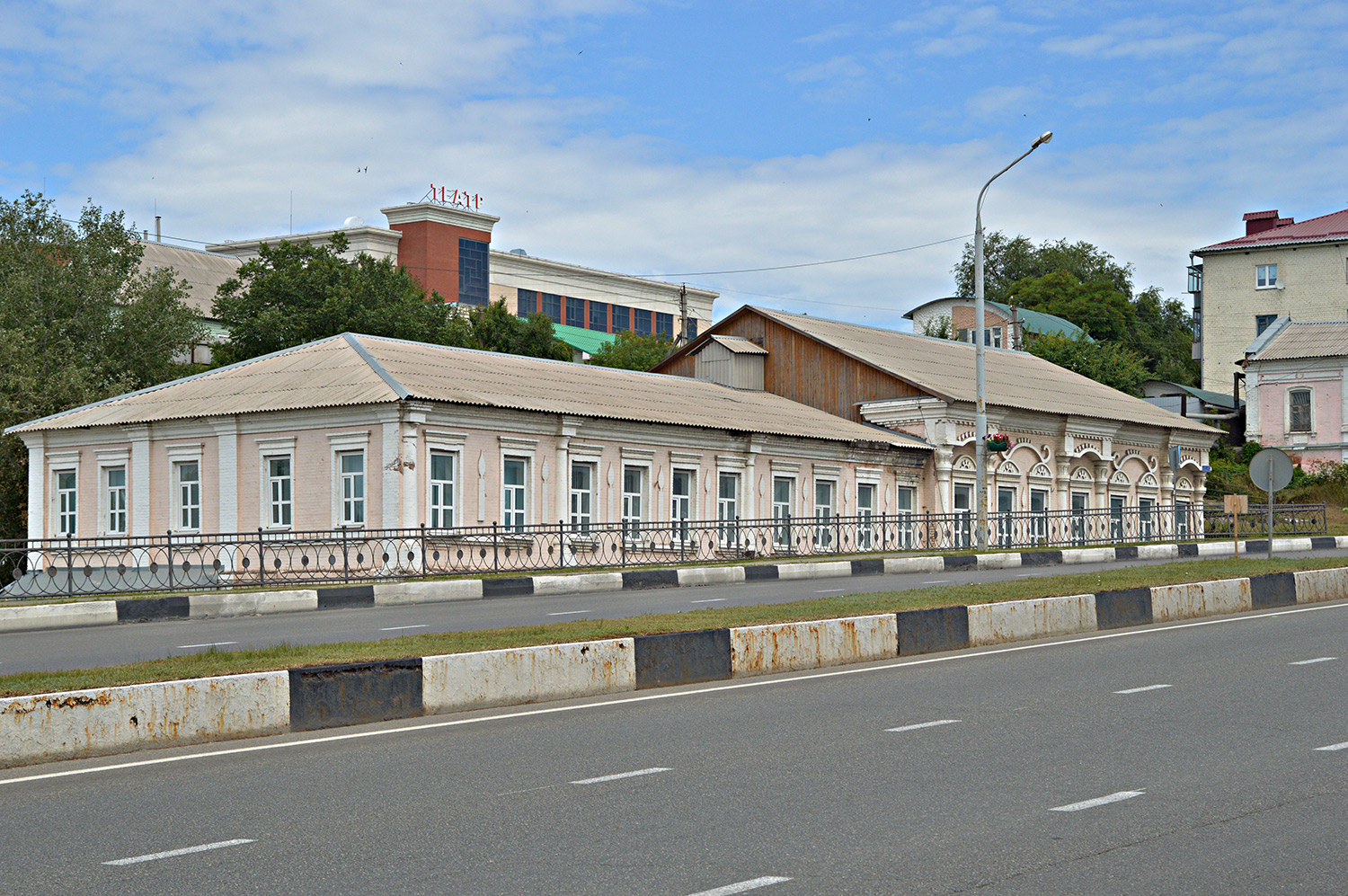 Старый Оскол, Комсомольская улица, 33/36