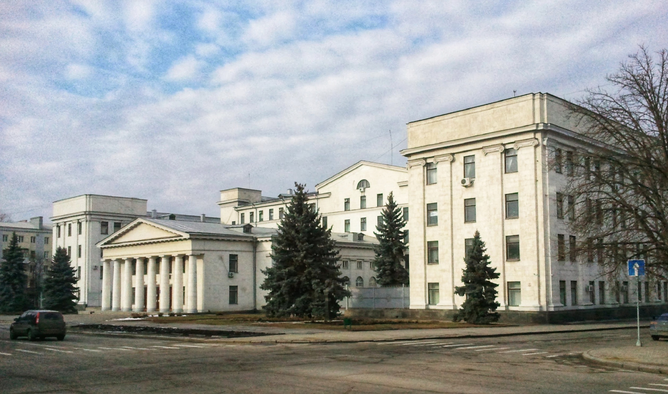 Луганск, Площадь Героев Великой Отечественной войны, 9