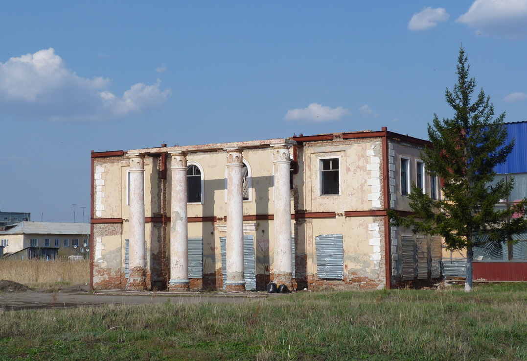 Таврическое, Площадь Победы, 13