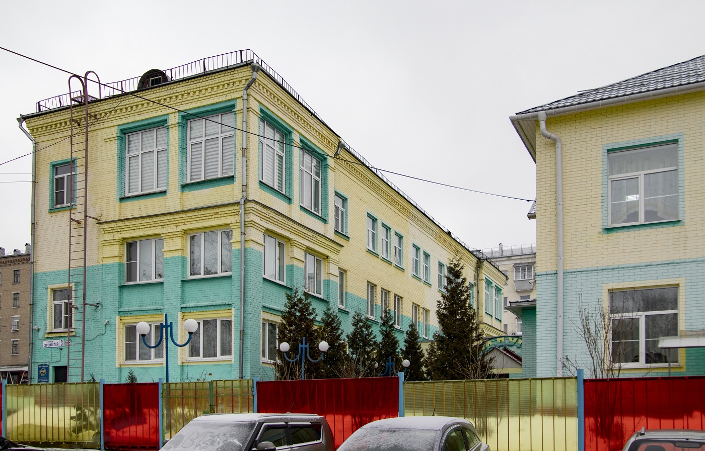 Дзержинский, Улица Строителей, 3