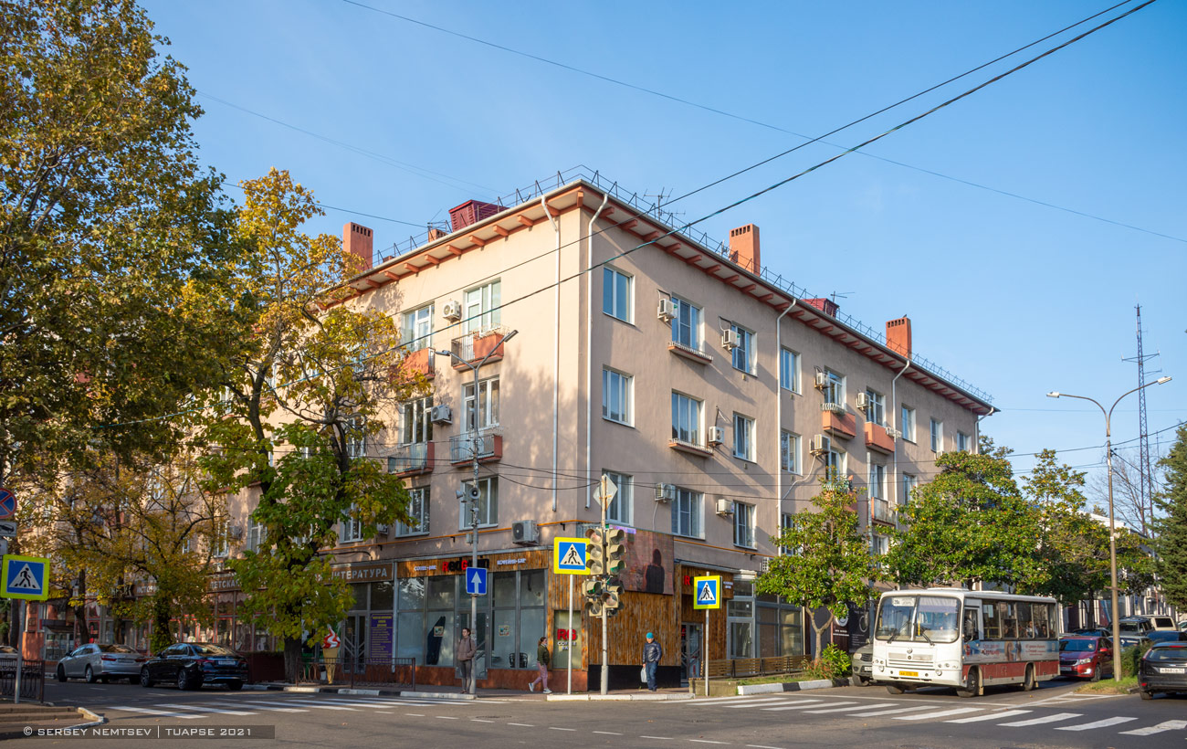 Туапсе, ​Улица Карла Маркса, 7​ / Улица Мира, 9