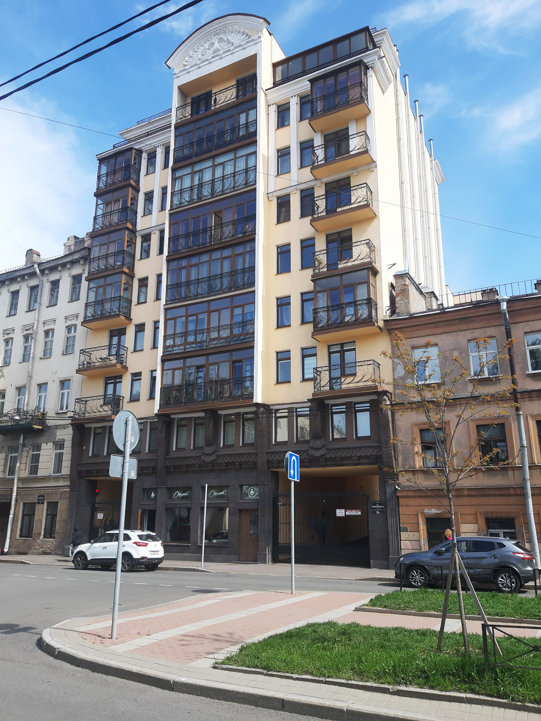 Санкт-Петербург, Улица Черняховского, 25 лит. А