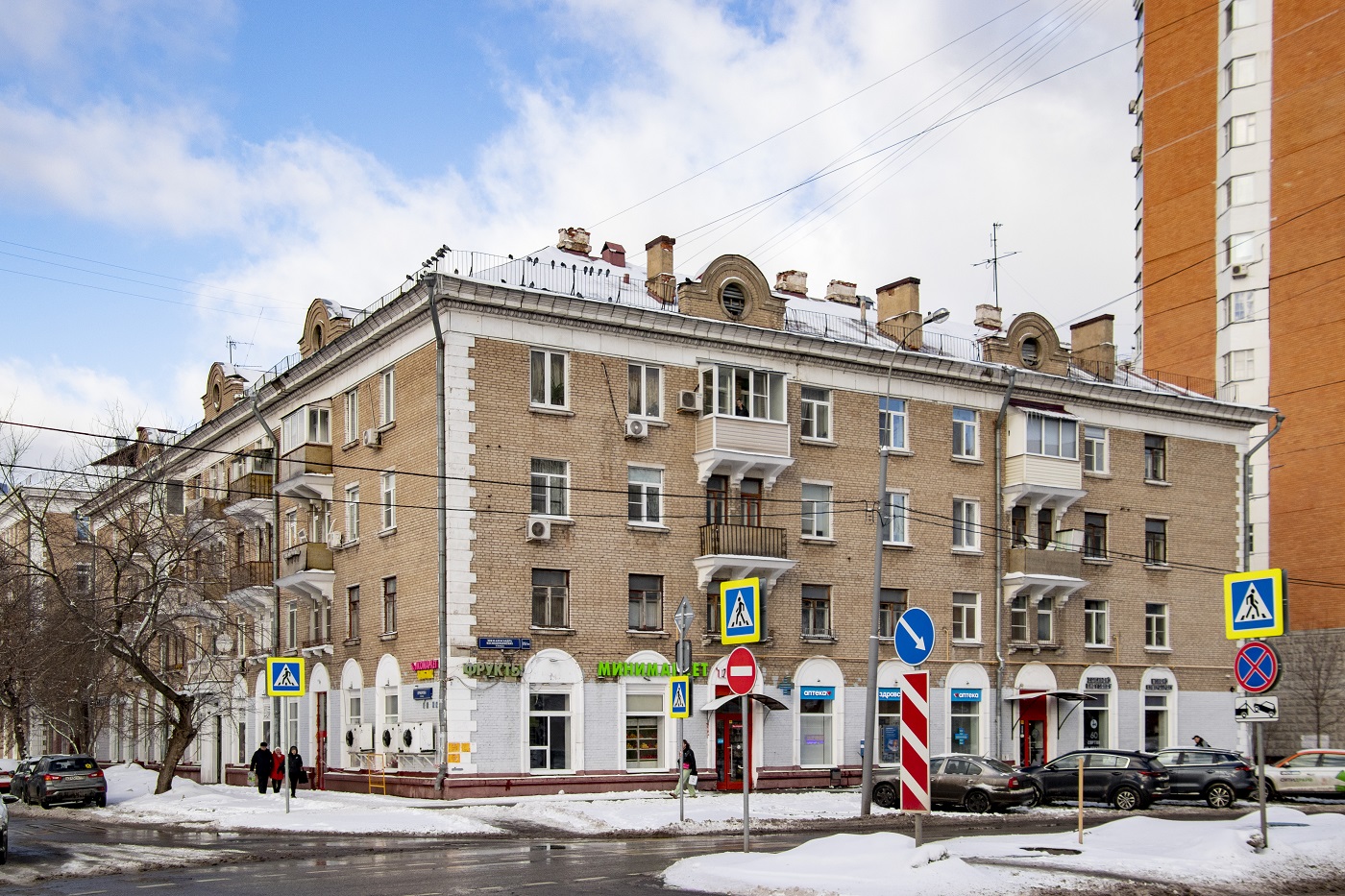 Москва, Улица Приорова, 34 / Улица Зои и Александра Космодемьянских, 25