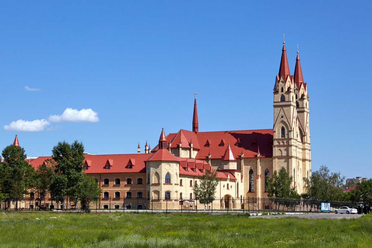 Караганда, Проспект Шахтёров, 32