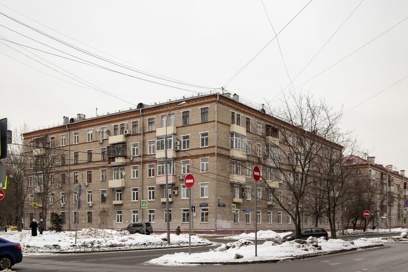 Москва, Бульвар Матроса Железняка, 2 / Улица Зои и Александра Космодемьянских, 37