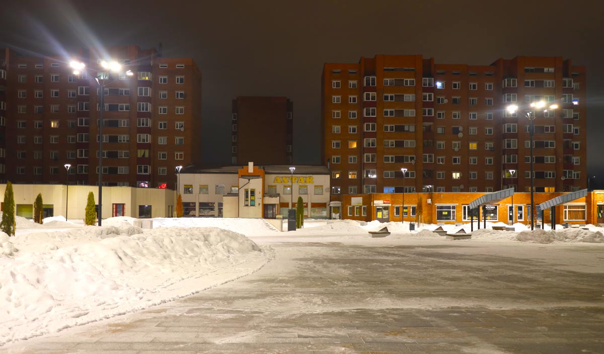 Кохтла-Ярве, Maleva, 25c; Maleva, 27; Maleva, 25b; Maleva, 25a. Кохтла-Ярве — Общественный центр в жилом районе Ийдла Ахтмеской части