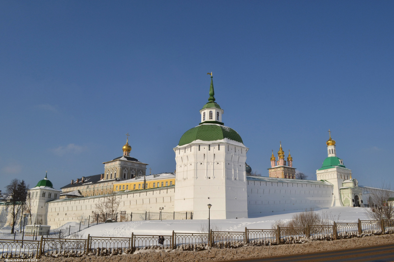 Сергиев Посад, Свято-Троицкая Сергиева лавра, Луковая башня; Свято-Троицкая Сергиева лавра, Трапезная церковь; Свято-Троицкая Сергиева лавра, Варваринский корпус; Свято-Троицкая Сергиева лавра, Пятницкая башня; Свято-Троицкая Сергиева лавра, Красная башня