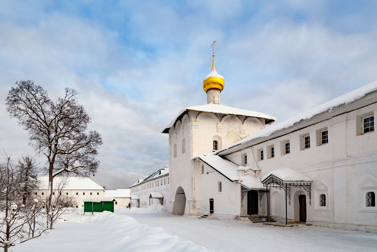 Фролищи, Нагорная улица, Флорищева пустынь (Петропавловская церковь); Нагорная улица, Флорищева пустынь (казначейский корпус)