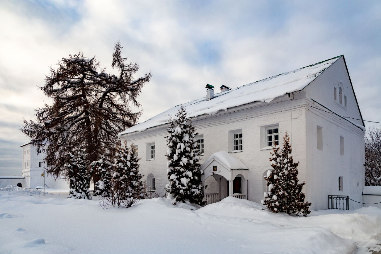 Фролищи, Нагорная улица, Флорищева пустынь (настоятельский корпус)