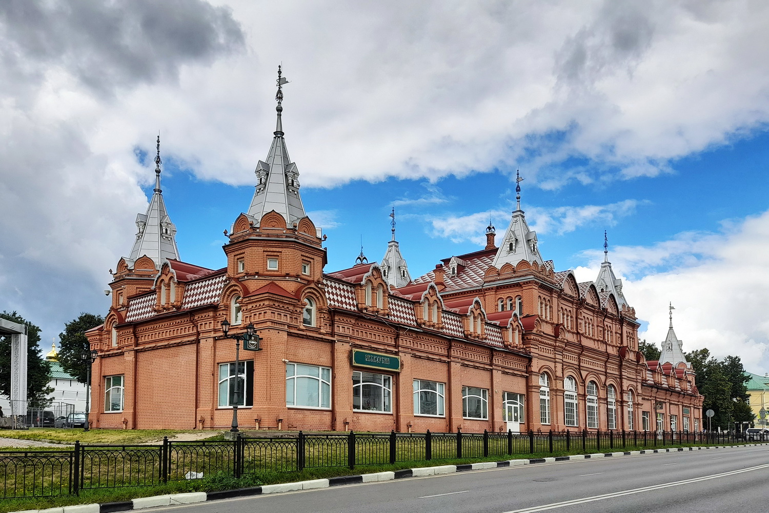 Сергиев Посад, Проспект Красной Армии, 131. Монументальное искусство (мозаики, росписи, барельефы, сграфито)