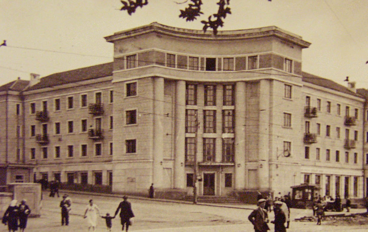 Минск, Советская улица, 166 / Долгобродская улица, 12