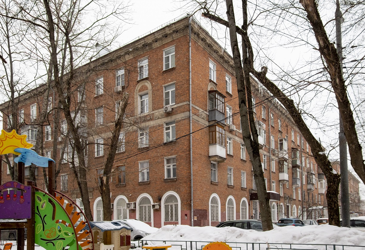 Химки, Ленинградская улица, 8