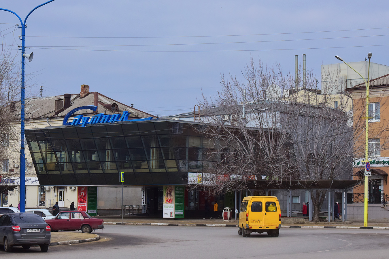 Волзький, Проспект Ленина, 51А / площадь Свердлова, 3