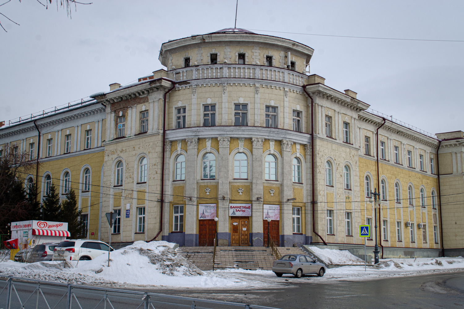 Новосибирск, Зыряновская улица, 123 / Улица Добролюбова, 12
