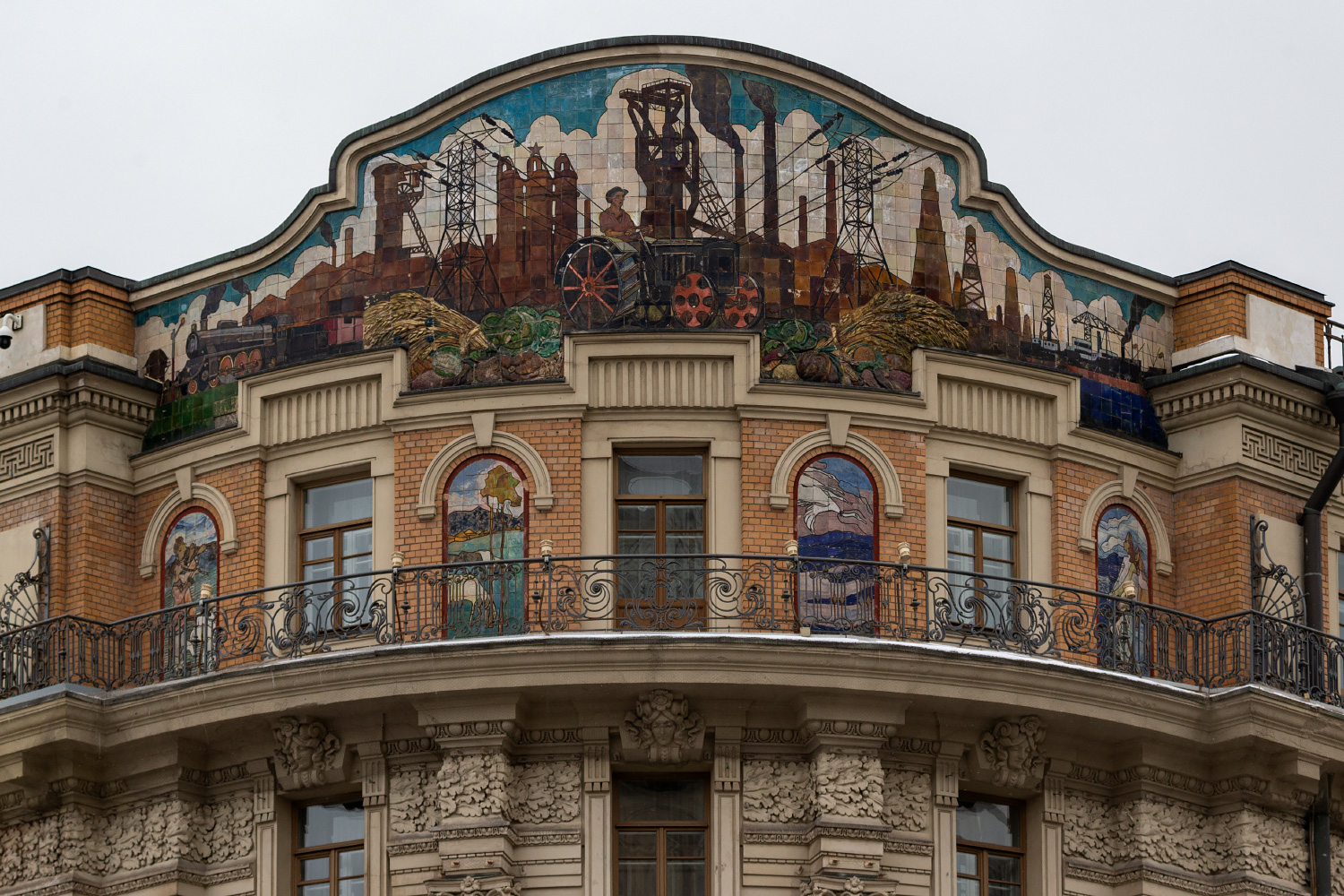 Moscow, Моховая улица, 15 / Тверская улица, 1. Монументальное искусство (мозаики, росписи)