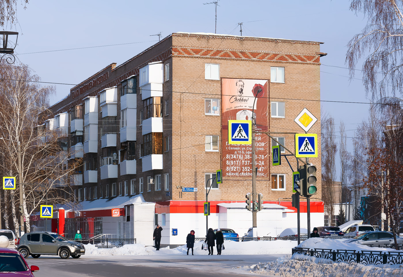 Салават, Улица Ленина, 18 / Октябрьская улица, 11