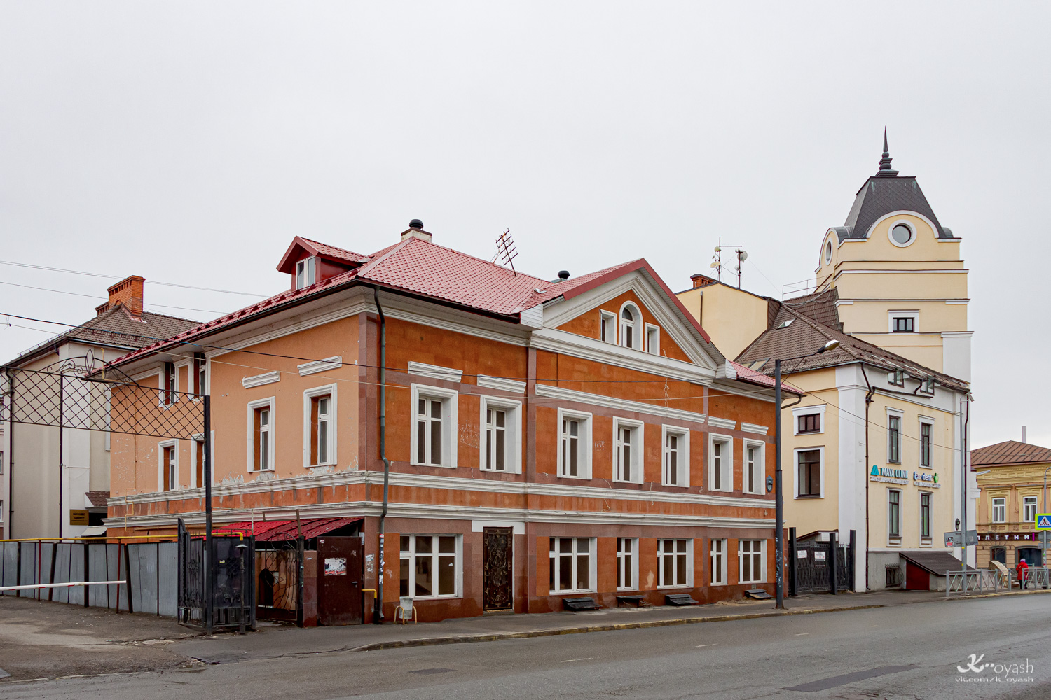 Казань, Астрономическая улица, 8А; Астрономическая улица, 8 / Улица Островского, 21