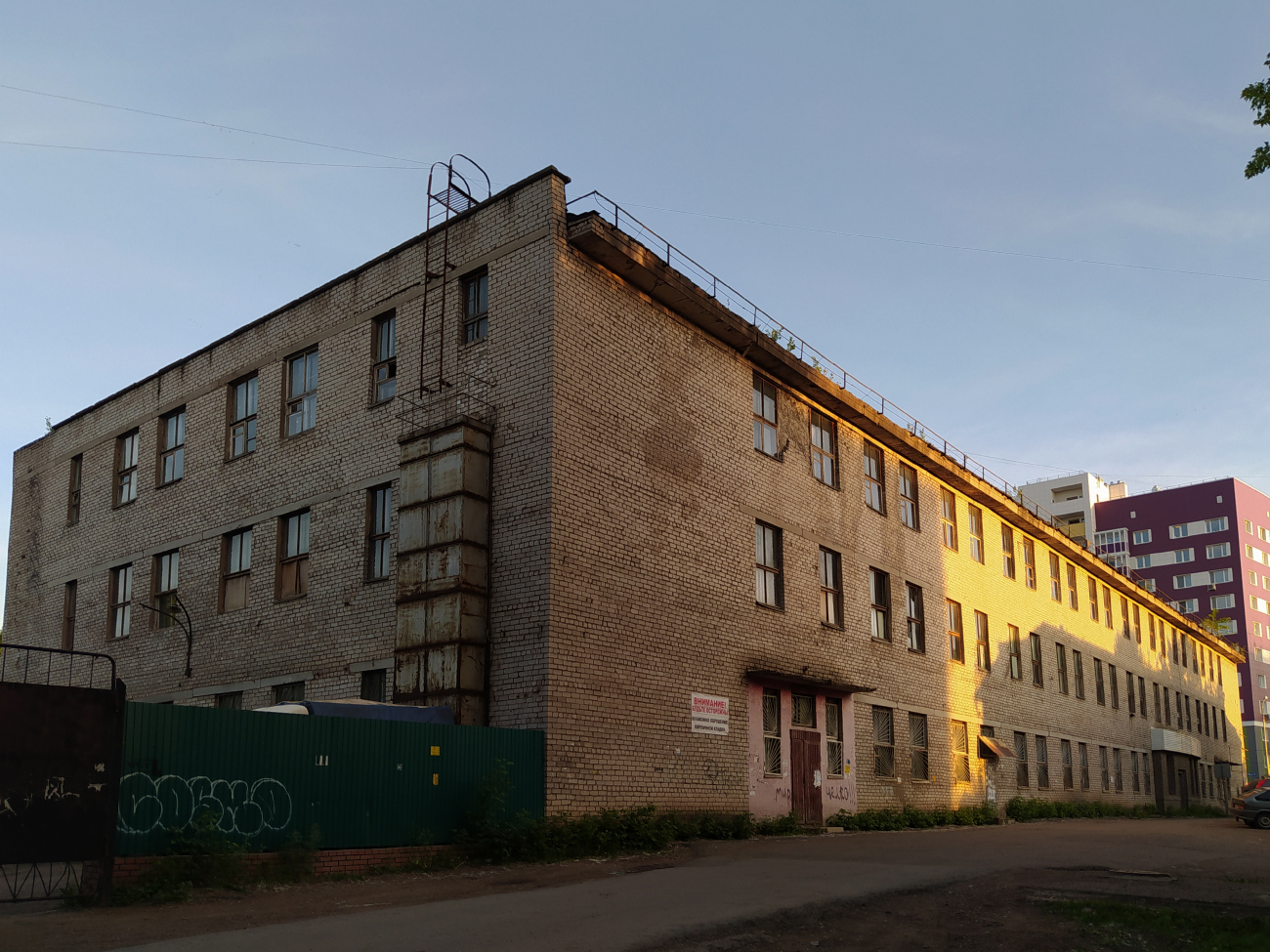 Уфа, Красноводская улица, 18 / Обская улица, 10