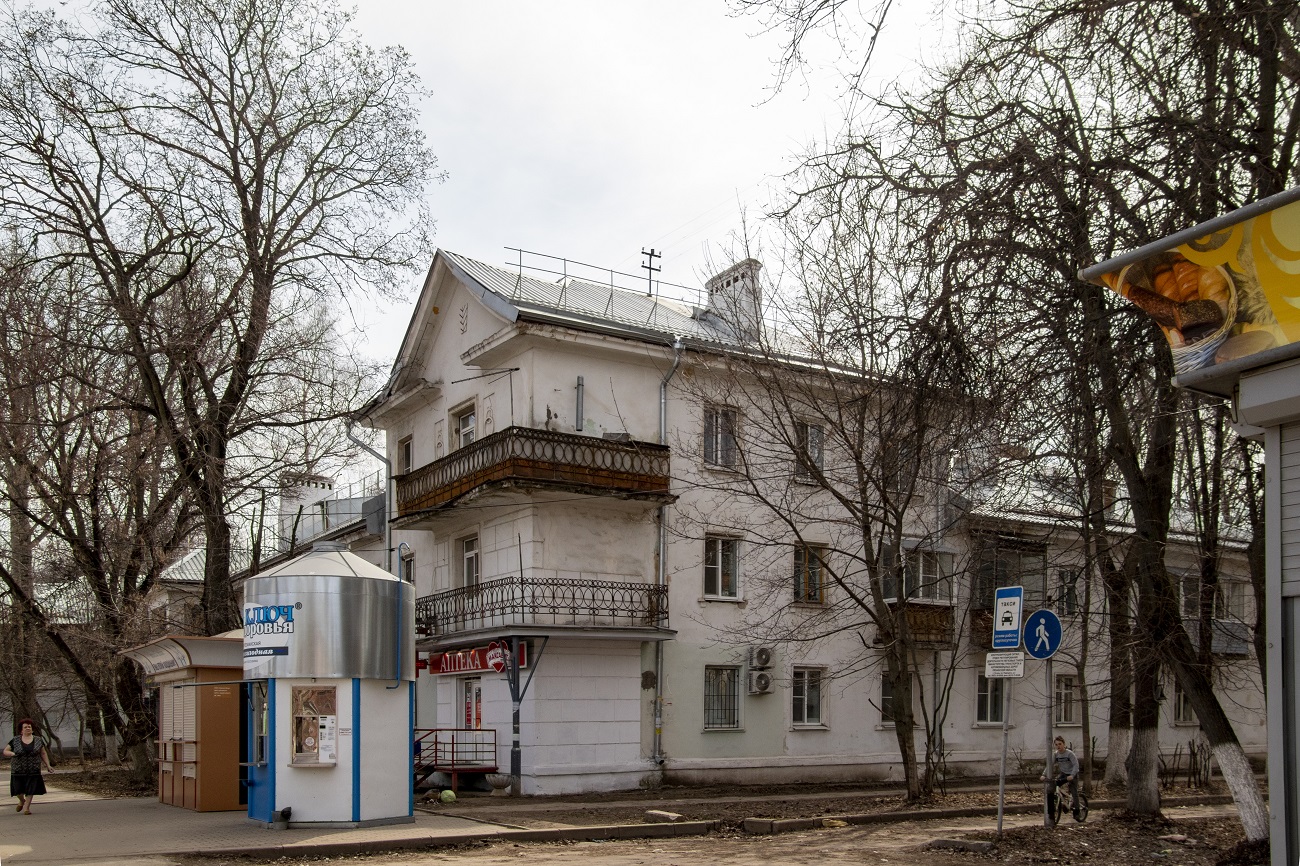 Рязань, Октябрьская улица, 32 / Молодёжная улица, 16