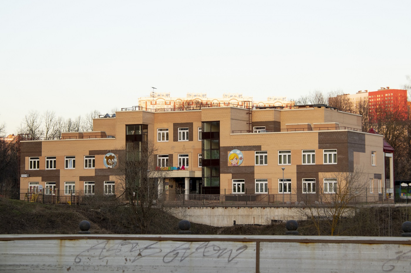 Khimki, Ленинский проспект, 16 стр. 1