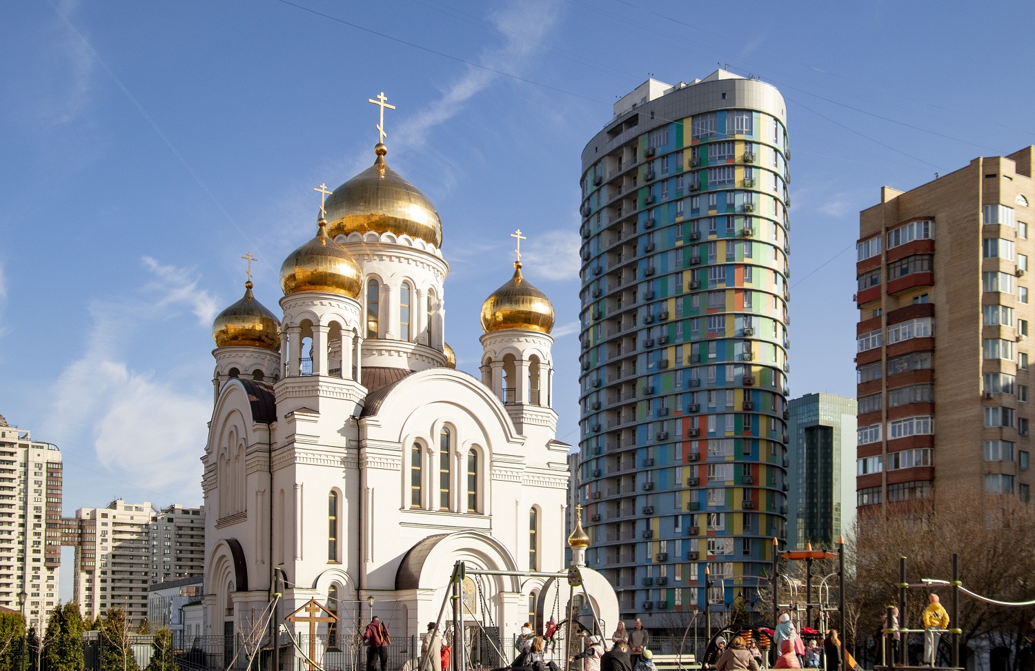 Moskau, Новочерёмушкинская улица, 58А; Новочерёмушкинская улица, 60