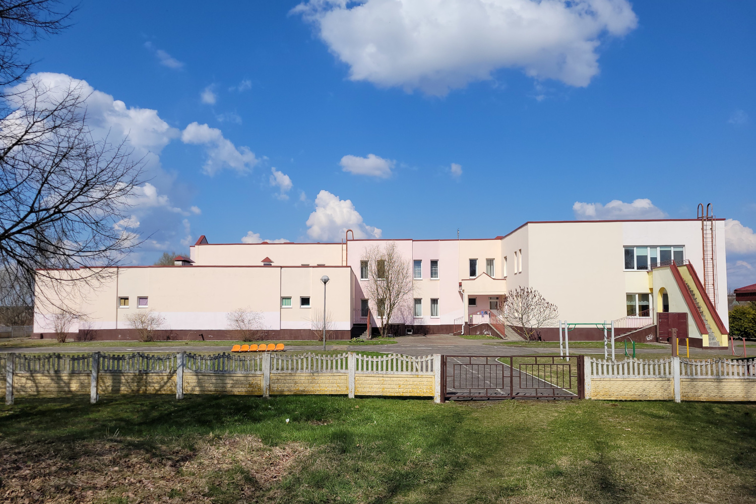 Мали, Октябрьская улица, 2Б