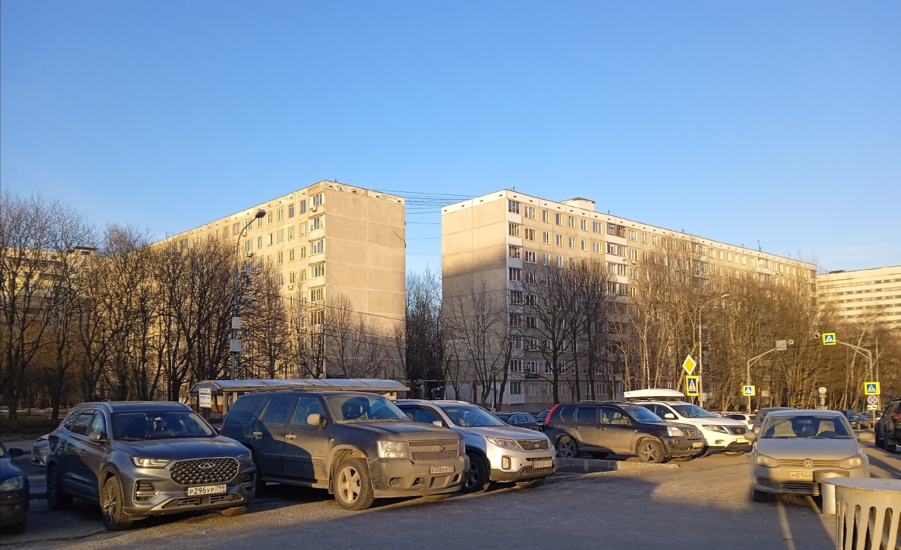 Москва, Улица Островитянова, 31; Профсоюзная улица, 107