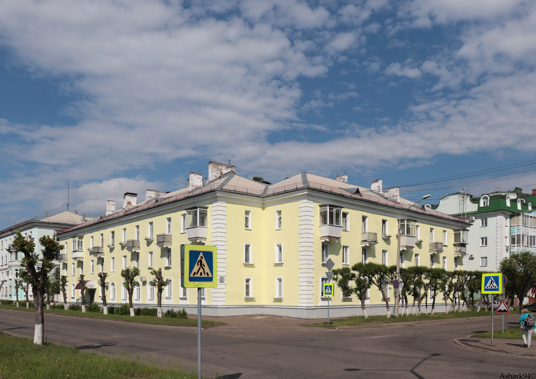Железногорск, Улица Советской Армии, 15 / Октябрьская улица, 2