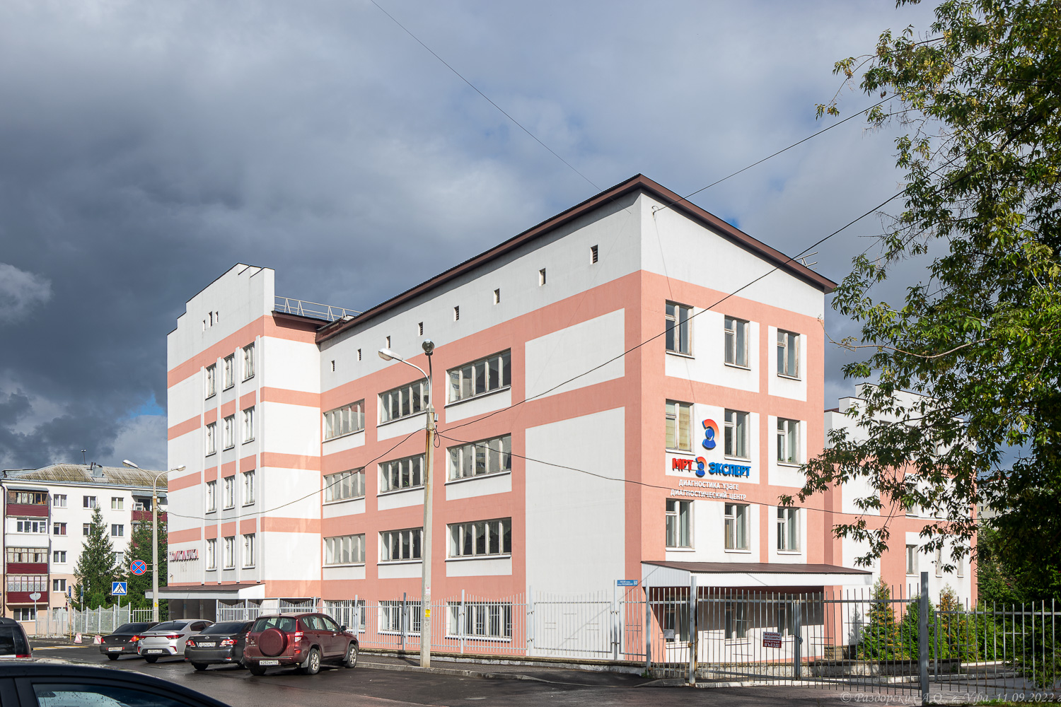 Ufa, Российская улица, 68 / Улица Ладыгина, 29