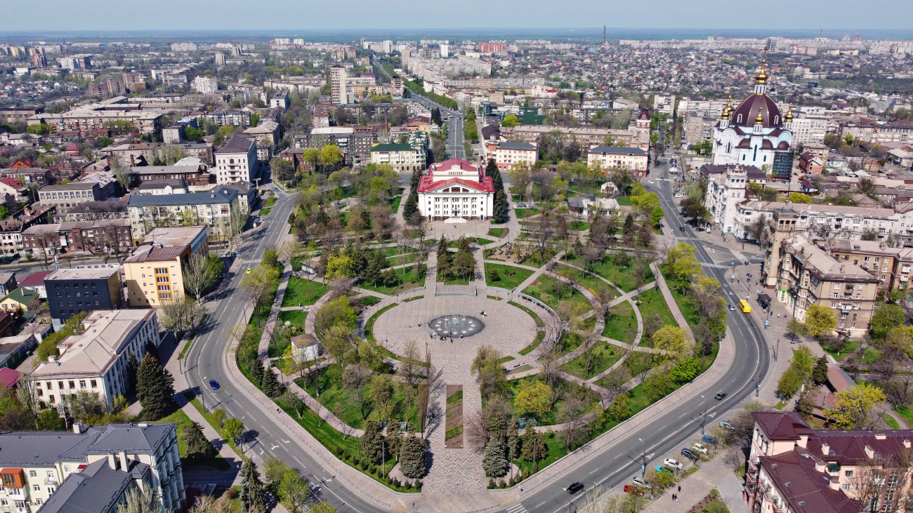 Мариуполь, Театральная площадь, 1