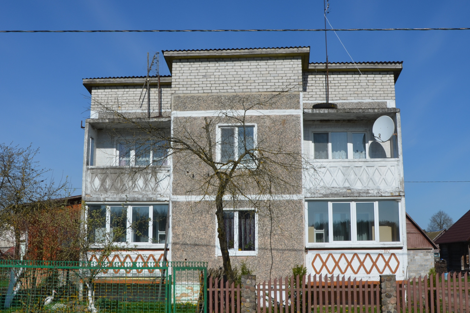 Палуши, Молодёжная улица, 11