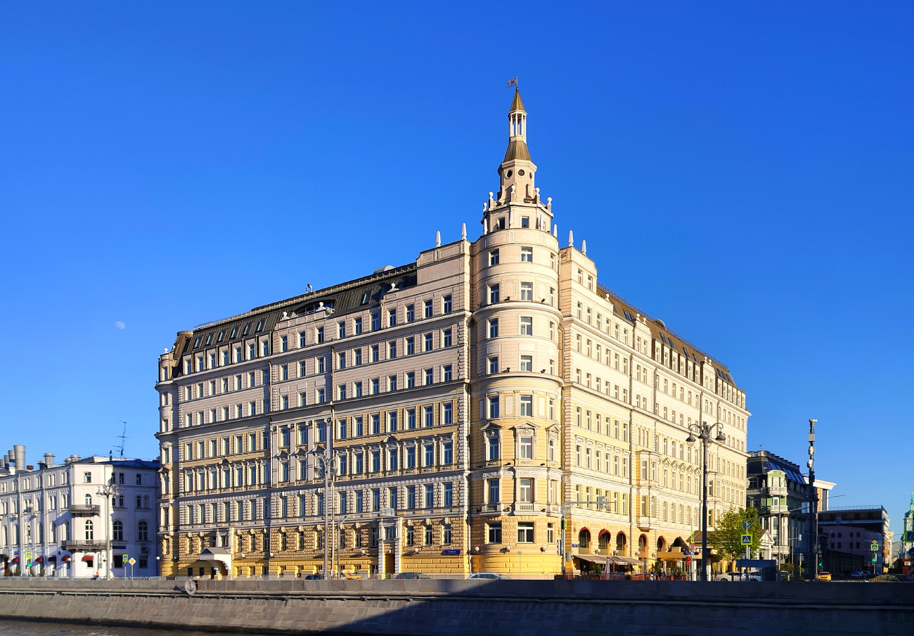 Москва, Улица Балчуг, 1 / Садовническая улица, 1