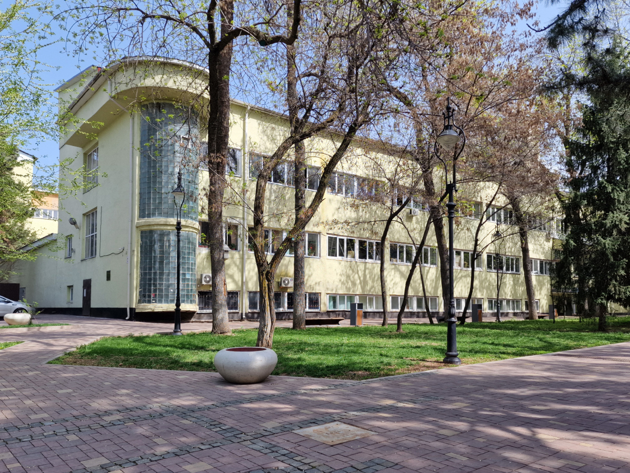 Алматы, Улица Богенбай батыра, 130 / Улица Панфилова, 127