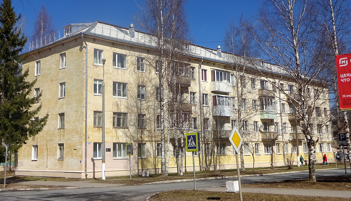 Мирный, Улица Ломоносова, 1