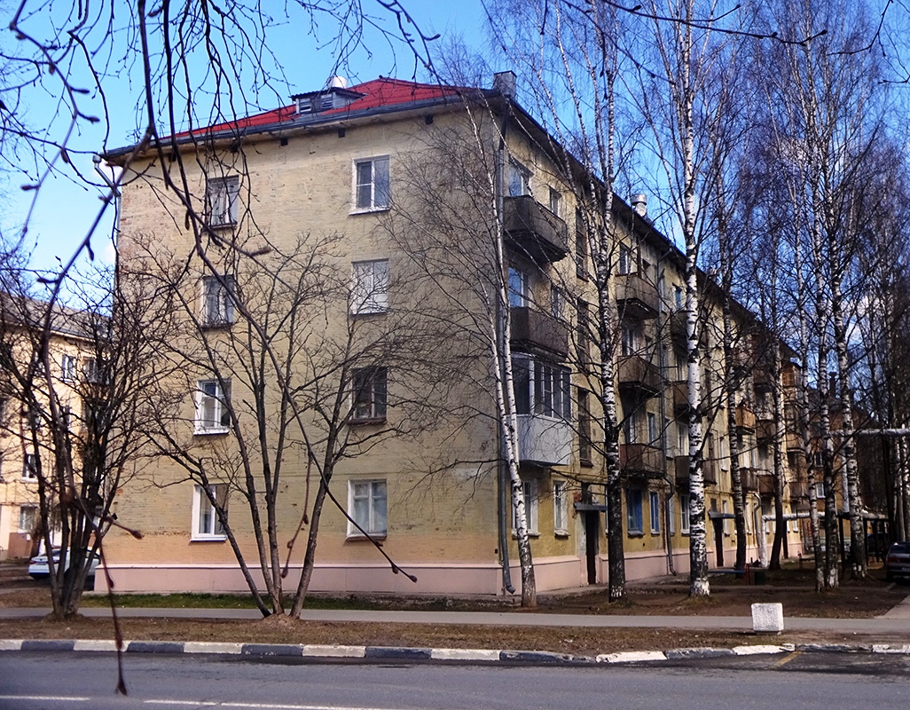 Мирный, Улица Гагарина, 4