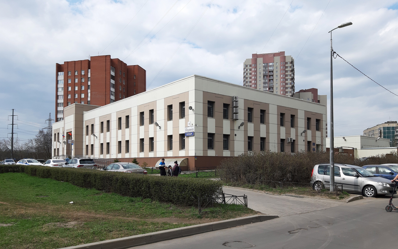 Санкт-Пецярбург, Улица Передовиков, 3