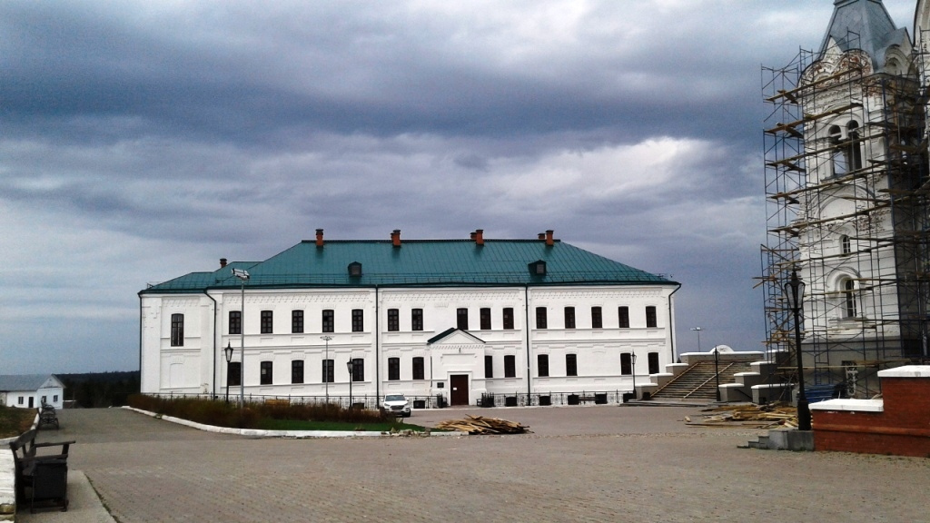 Kungursky municipal district, other localities, Дер. Белая Гора, братский корпус №1