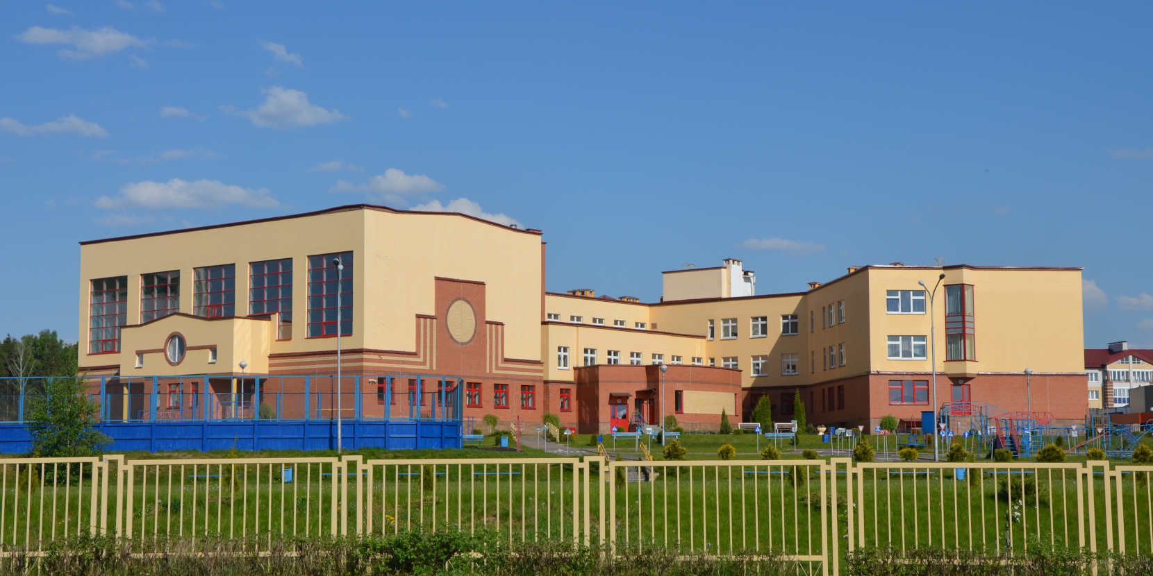 Островец, Улица Строителей, 8