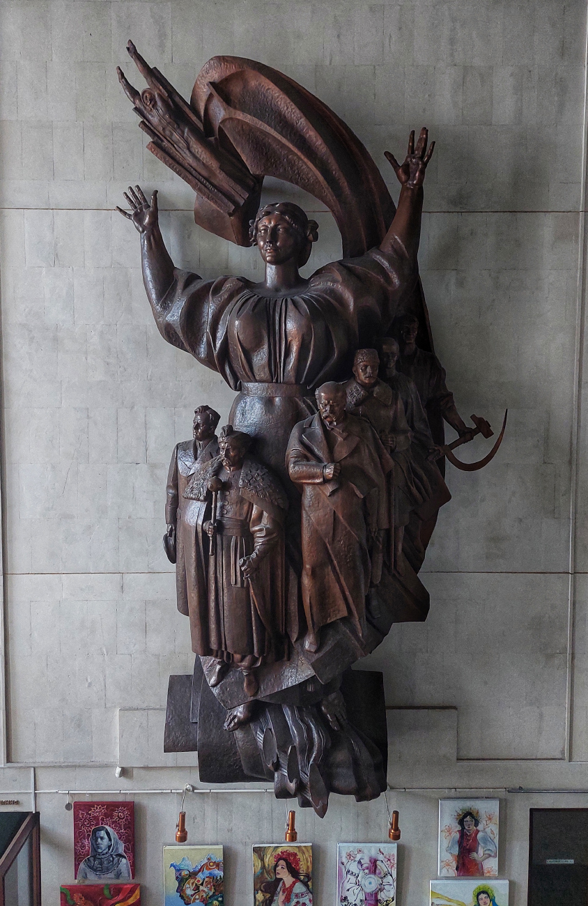 Черкассы, Улица Славы, 1