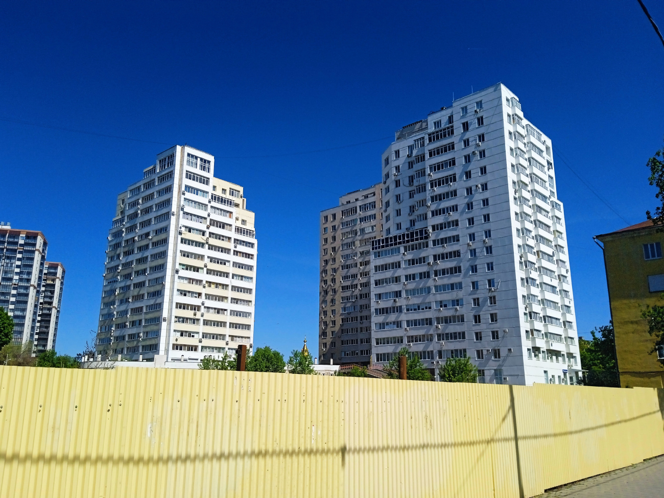 Самара, Улица Буянова, 131 / Улица Маяковского, 89; Никитинская улица, 106 / Улица Маяковского, 95; Никитинская улица, 108