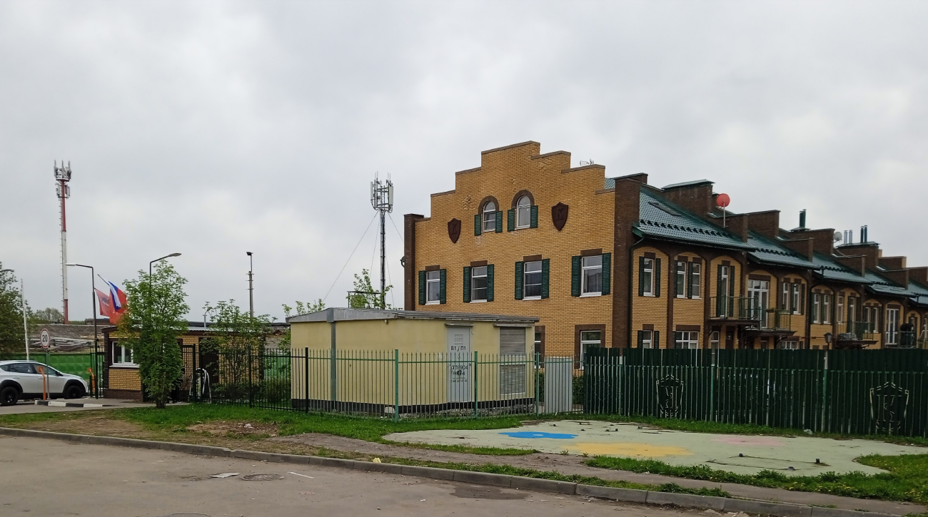 Поселение Воскресенское, Кронбургская улица, 1; Кронбургская улица, 1А стр. 1; Кронбургская улица, 1 корп. 5