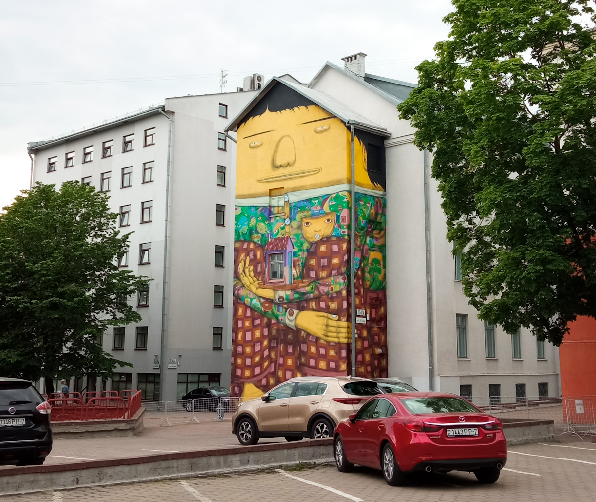 Минск, Улица Энгельса, 34А корп. 2; Улица Энгельса, 34А корп. 1. Монументальное искусство (мозаики, росписи)