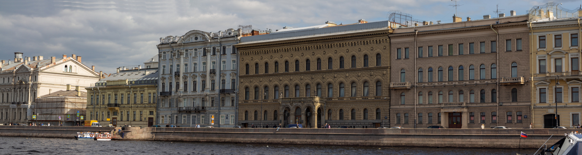 Санкт-Петербург, Дворцовая набережная, 28; Дворцовая набережная, 26 / Миллионная улица, 27; Дворцовая набережная, 24; Дворцовая набережная, 22 / Мошков переулок, 1; Дворцовая набережная, 18 / Миллионная улица, 19