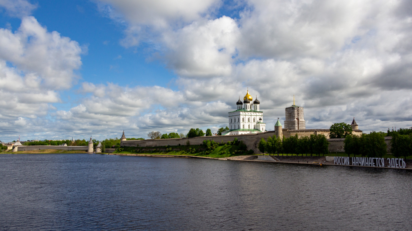 Псков, Кремль, 7; Кремль, 4; Кремль, 1/1; Кремль, 3; Кремль, 2/1; Кремль, 1/2; Кремль, 1/7; Улица Набат, 2*; Советская набережная, 8