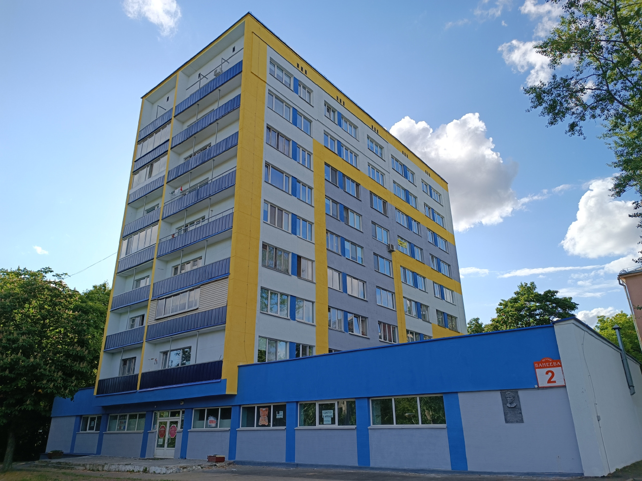 Минск, Улица Ванеева, 2 / Долгобродская улица, 40