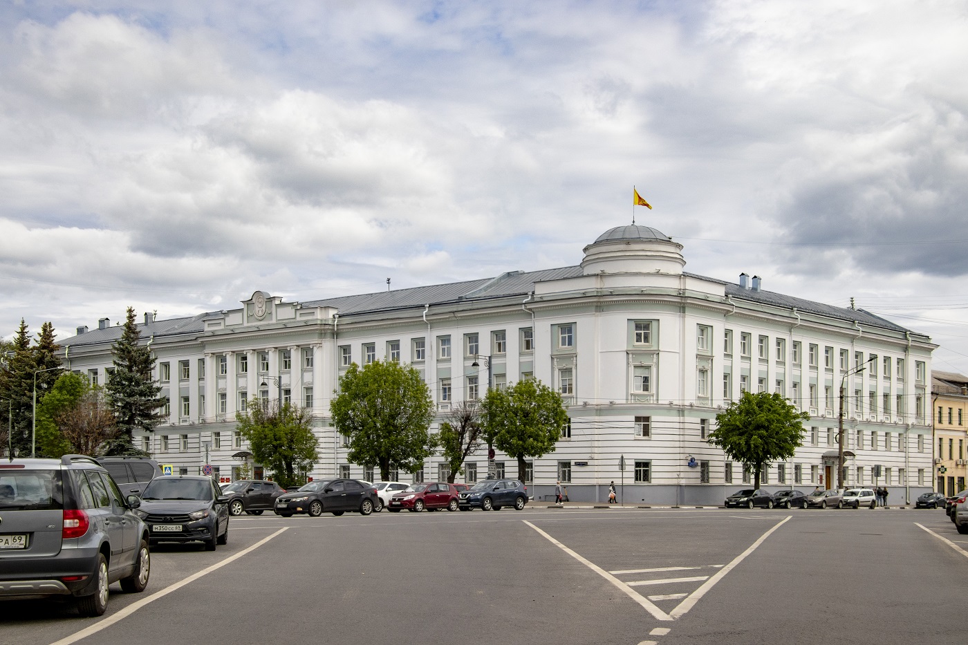 Тверь, Советская улица, 23 / Улица Володарского, 46 / Рыбацкая улица, 2