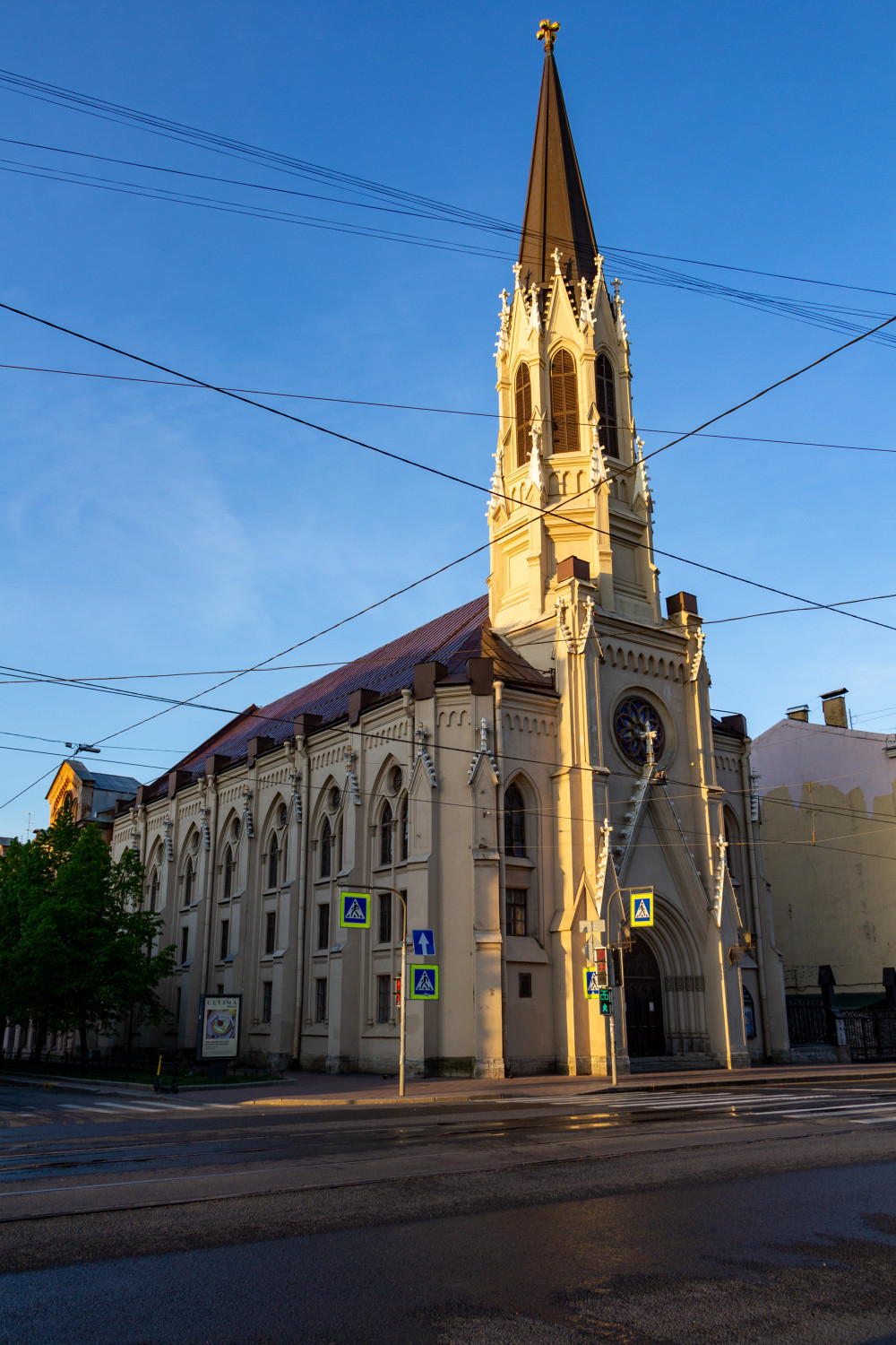 Санкт-Петербург, Средний проспект В. О., 18 / 2-я линия В. О., 32