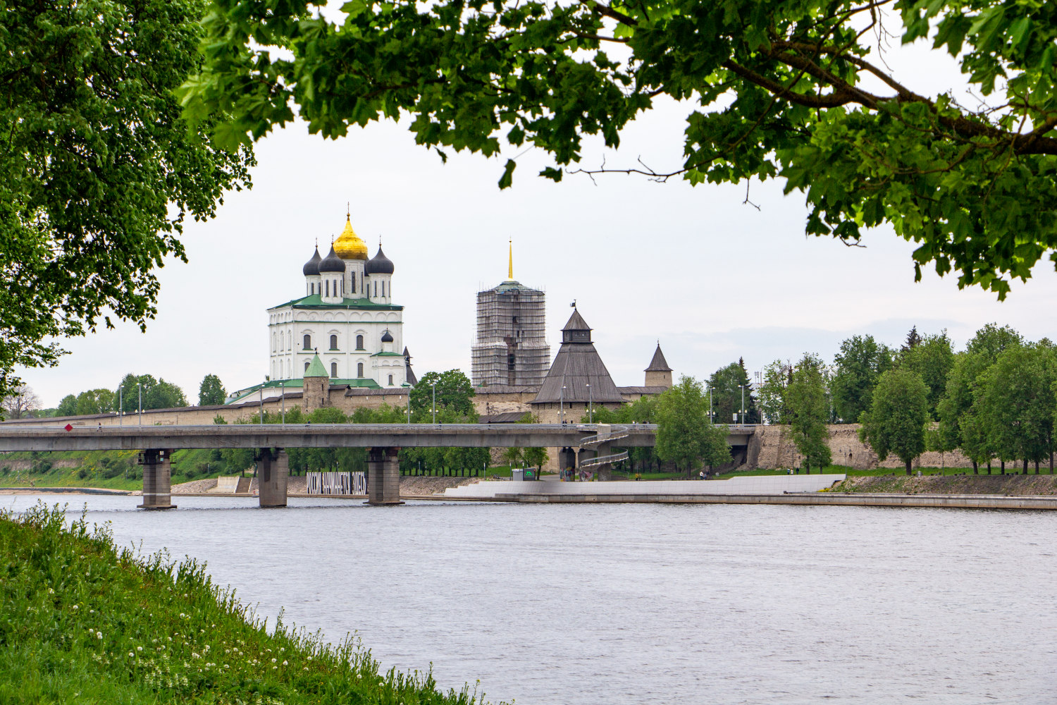 Псков, Рижский проспект, Ольгинский мост; Кремль, 7; Кремль, 2/1